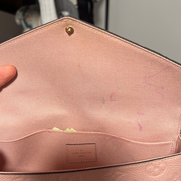 Louis Vuitton authentic used Bag in rose with gold chain. - Picture 4 of 4